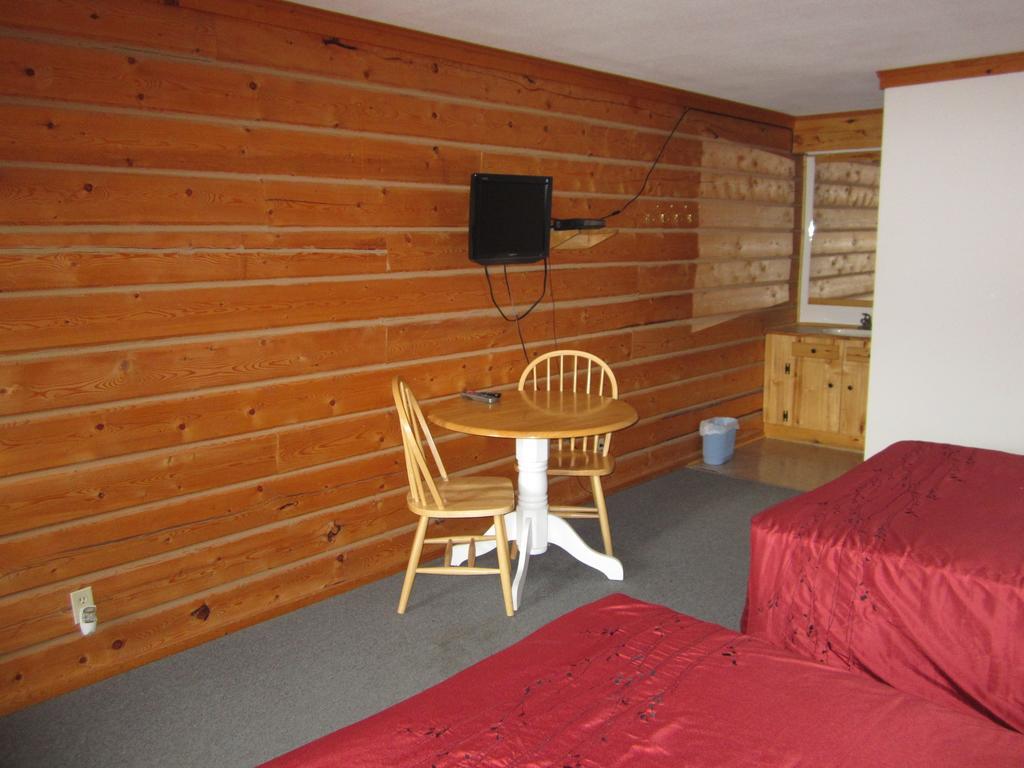 Spirit Lake Lodge Whitehorse Room photo