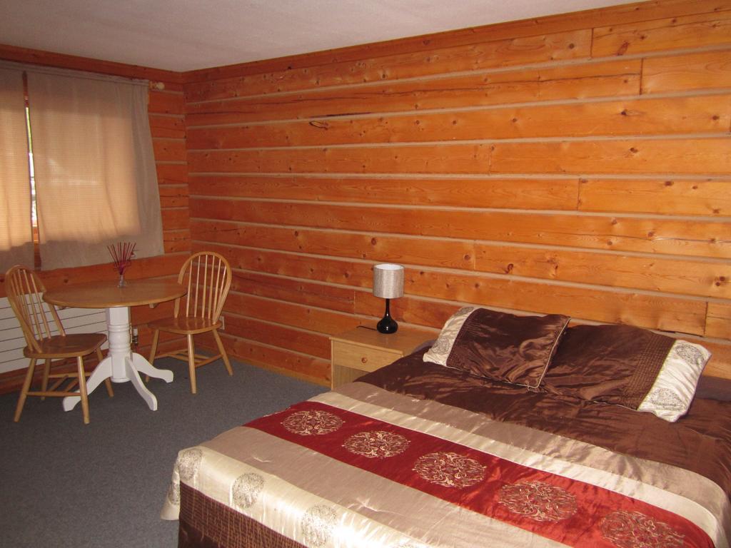 Spirit Lake Lodge Whitehorse Room photo