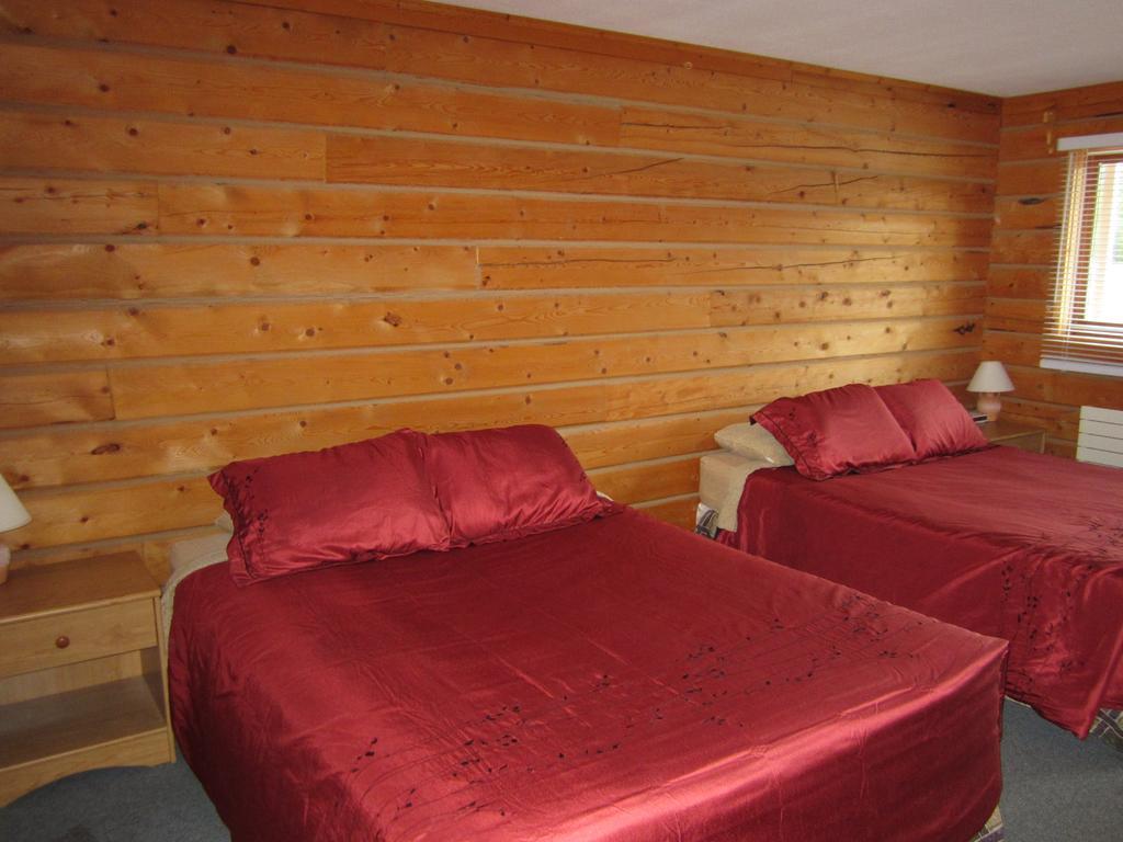 Spirit Lake Lodge Whitehorse Room photo
