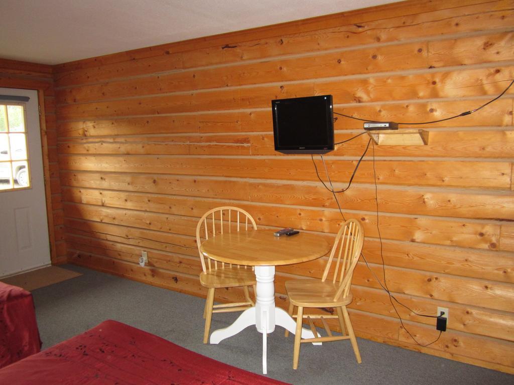 Spirit Lake Lodge Whitehorse Room photo