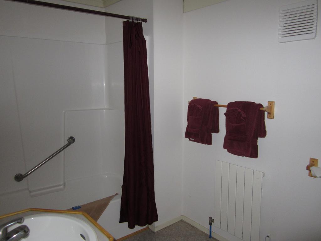 Spirit Lake Lodge Whitehorse Room photo