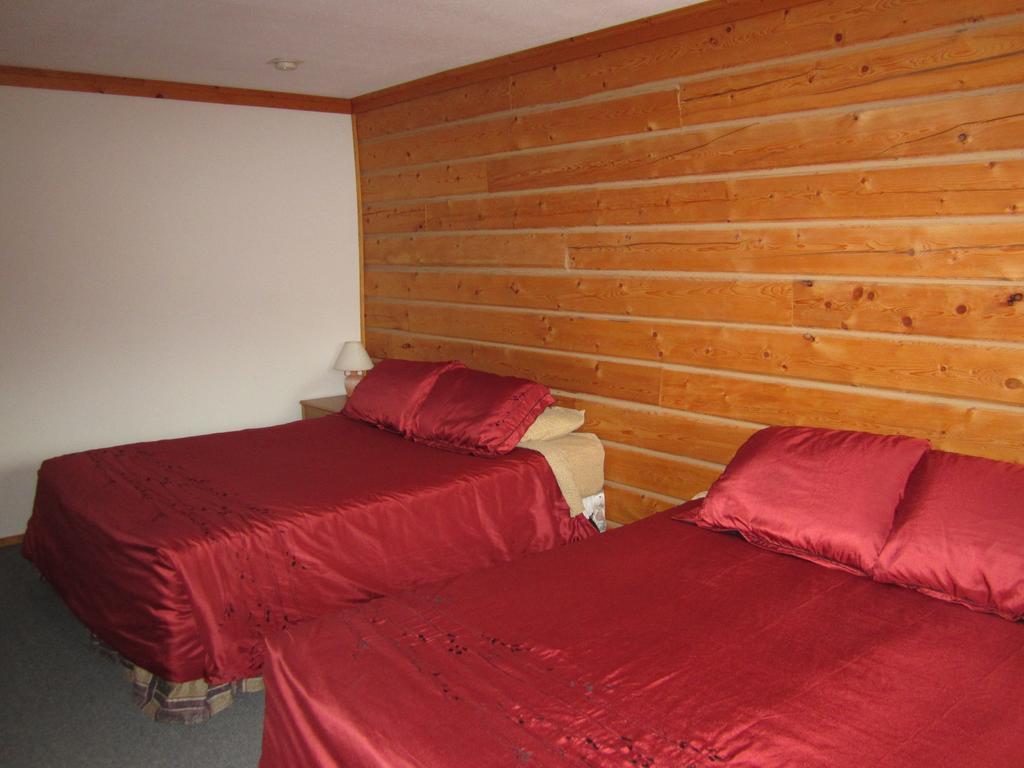 Spirit Lake Lodge Whitehorse Room photo